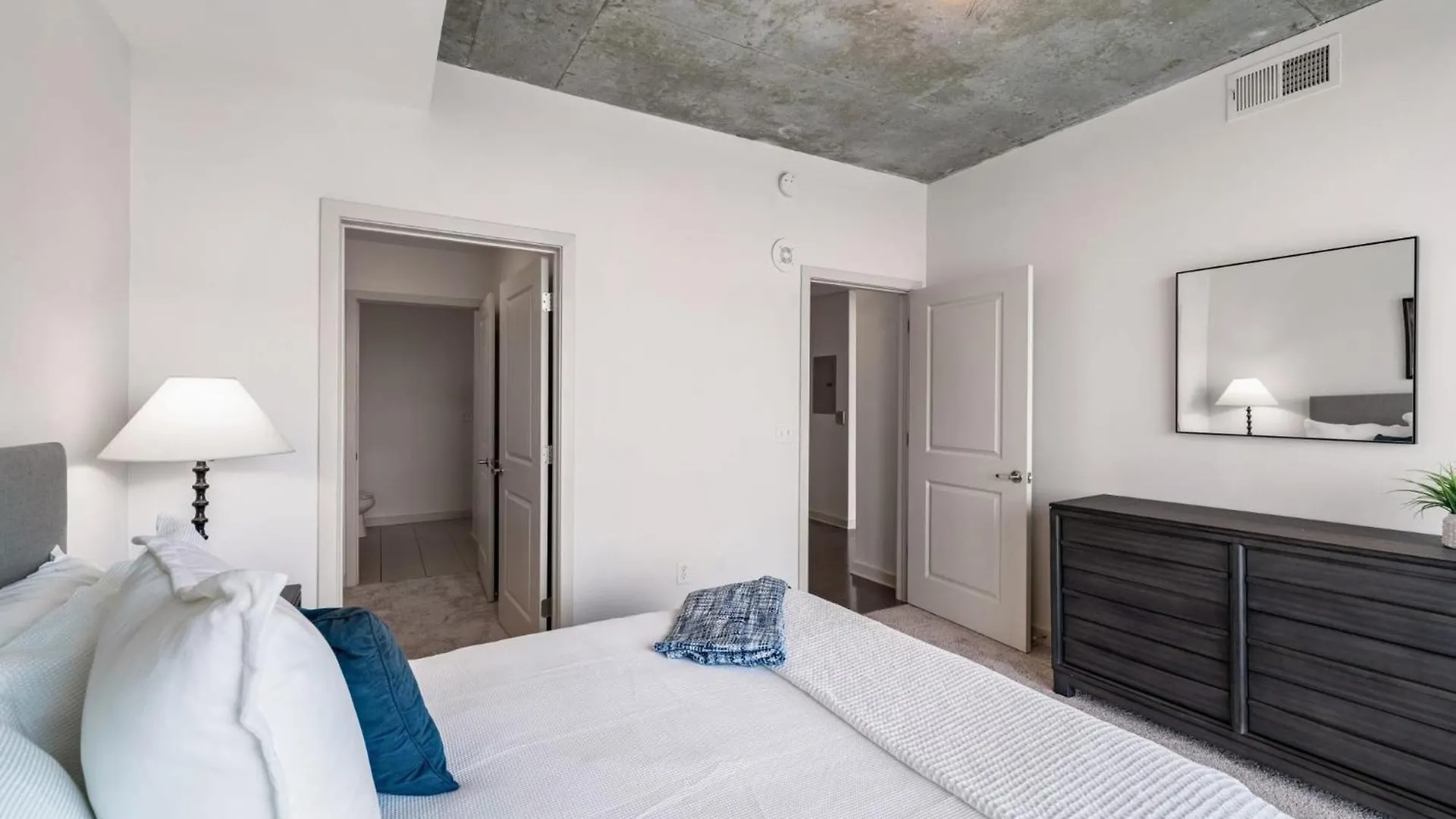 The Ascher In Charlotte Apartment